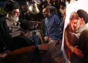 رهبر انقلاب با دیدن نقاشی چهره حاج احمد متوسلیان متاثر شدند/ سرباز در آغوش فرمانده