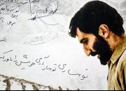   مردم اهل تسنن روستای دزلی، هنوز پوستر رنگ و رو رفته حاج احمد را به دیوار خانه‌شان دارند