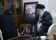 عکس/ حضور رهبر انقلاب در منزل شهید سلیمانی