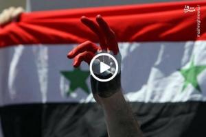 فیلم/  پرتاب سنگ و کفش به خودروهای گشتی ترکیه در سوریه