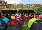 عکس/ ۴۰۰ بی‌خانمان در پاریس چادر زدند