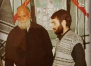 مسعود ده نمکی در کنار پدر شهید +عکس