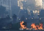 فیلم/ حمله پلیس فرانسه به مردم با گاز اشک‌آور