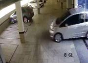 فیلم/ لحظه سقوط خودروی سواری در پارکینگ!