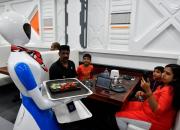 عکس/ ربات‌های پیشخدمت در رستوران هندی