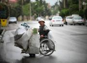 زندگی و شغل سخت مرد معلول +عکس