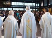 ۲۱۶ هزار کودک فرانسوی قربانی آزار جنسی کشیشان کاتولیک
