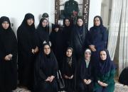انتخاب حجاب برتر خبرنگار گلستانی و اهدای چادر توسط همسر شهید مدافع حرم