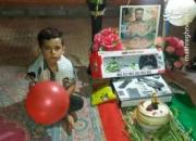 جشن تولد فرزند شهید در تنهایی +عکس