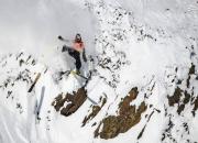 عکس/ لیز خوردن یک اسکی باز از ارتفاع