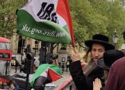 اهتزاز پرچم فلسطین توسط خاخام‌های یهودی ضد اسرائیل در انگلیس
