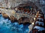عکس/ رستوران زیبایی داخل غاری در ایتالیا