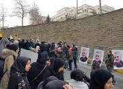 عکس/ تجمع حامیان سردار سلیمانی در مقابل سرکنسولگری آمریکا در استانبول