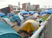 چادرهای مسافرتی که سرپناه بی‌خانمان‌هاست