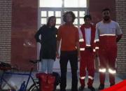 پناه آوردن زوج دوچرخه‌سوار هلندی به پایگاه هلال احمر +عکس