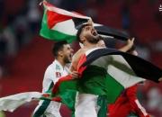عکس/ شادی بازیکنان تیم ملی الجزایر با پرچم فلسطین