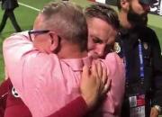 فیلم/ لحظه احساسی پدر سرطانی در جشن قهرمانی لیورپول