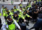 عکس/ درگیری شدید تظاهرات‌کنندگان با پلیس لندن