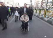 عکس/ حضور پیرمرد تهرانی در راهپیمایی ۲۲ بهمن