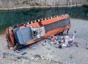 واژگونی اتوبوس در پاکستان/ ۷۰ نفر کشته و زخمی شدند