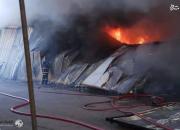 عکس/ آتش سوزی گسترده در انبار تجاری بغداد