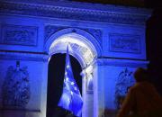 پرچم اتحادیه اروپا از «طاق پیروزی» پاریس برداشته شد؛ خشم مخالفان مکرون