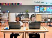 عکس/ بازگشایی مدارس هلند با حفاظ‌های پلاستیکی