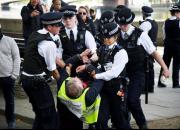 عکس/ حمله پلیس به یک معترض انگلیسی