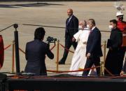 ورود پاپ به بغداد و استقبال الکاظمی از وی