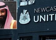 اعتراض به حضور سعودی ها در نیوکاسل با تصویری از خاشقچی و ولیعهد عربستان +عکس