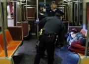 عکس/  وضعیت خطرناک در مترو نیویورک