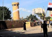 عکس/ شلیک گاز اشک‌آور به سوی معترضان عراقی