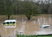 عکس/ خسارت طوفان به خودروها در انگلیس