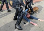 عکس/ ضرب و شتم یکی از معترضان به محدودیت‌های کرونایی