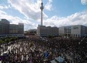تصویری از سیل جمعیت معترض در برلین