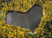 عکس/ دریاچه‌ای به شکل قلب
