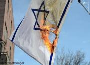فیلم/ آتش زدن پرچم اسرائیل توسط یهودیان آمریکا