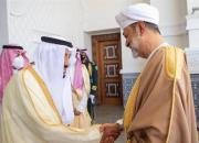 سلطان عمان در اولین سفر خارجی خود وارد عربستان سعودی شد +عکس