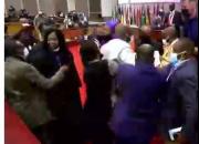 فیلم/ درگیری در مجلس اتحادیه آفریقا