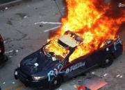 عکس/ آتش زدن خودروهای پلیس در آمریکا