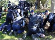 فیلم/ دستگیری معترضان به سبک پلیس استرالیا