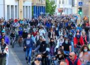 عکس/ برگزاری تظاهرات با دوچرخه