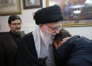 عکس/ فرزند سرلشکر سلیمانی در آغوش رهبر انقلاب