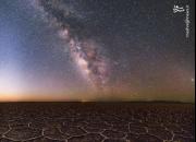 عکس/ کهکشان راه‌ شیری بر فراز دریاچه نمک خور