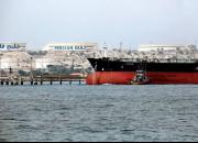 همتی: صادرات نفت ایران ادامه دارد