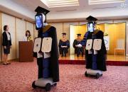 عکس/ مراسم فارغ التحصیلی آنلاین با کمک ربات‌ها