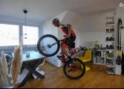 عکس/ دوچرخه سواری در خانه