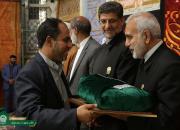 اهدای پرچم عزای حسینی به هیئت‌های مذهبی