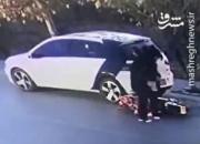 فیلم/ تصادف زن موتورسوار با خودروی پارک شده!