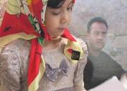 شعرخوانی دختر شهید مدافع حرم برای رهبر انقلاب+فیلم